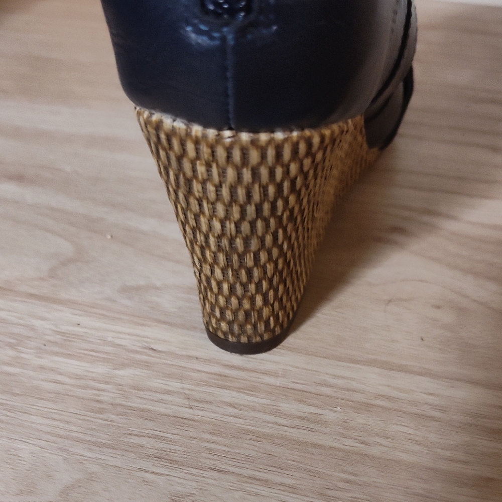 Elegant Navy Wedge Sandals Aerosoles Size 9 - Picture 5 of 8